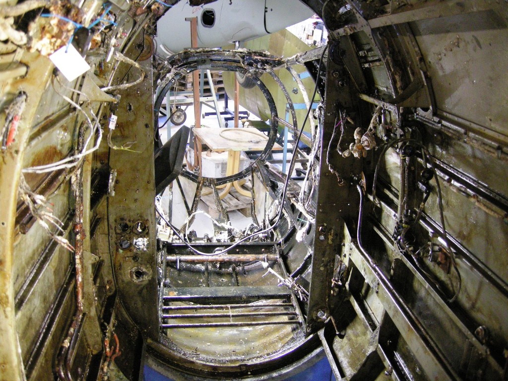 Cockpit og neseseksjonene, sett bakfra. Foto Ernst Knutsen