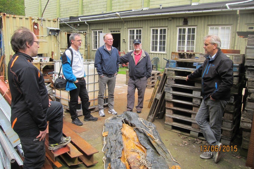 Ole Bjorn and Geir in conversation with members of the Friendship Association 
 


<div title=